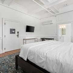 Sonoma Stonehouse, King Room at Boutique Hotel