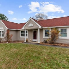 Willow Haven 2BR Cozy Retreat, Close to Hartford