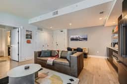 2BD Condo-Rainey St-Best views-RT Pool