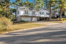 5BR home near University w/ Big Yard & Pool Table