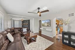 Cozy Ranch Retreat, near Liberty Triangle w/ EV