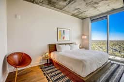 Highrise 1BR Luxe Suite near DT|Vibrant Rainey St