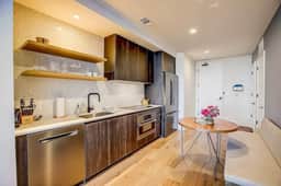 Highrise 1BR Luxe Suite near DT|Vibrant Rainey St