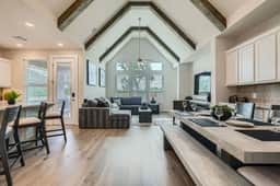 Luxury 4BR home 4 min drive to Texas A&M w/ deck