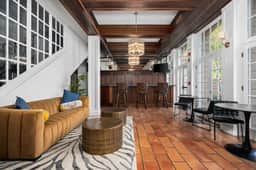Sonoma Stonehouse Retreat • Chic King Room