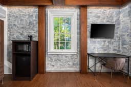 Sonoma Wine Country Escape • 1BR Queen Room