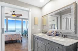 The Whale Rider + Ocean Views + 3BR