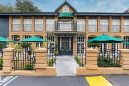 Wine Country Luxury King Room in Boutique Hotel