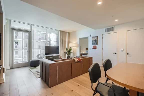 2BD Condo-Rainey St-Best views-RT Pool - Image 1