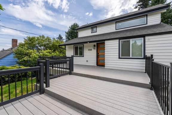 Modern 4BR Seattle Family Retreat W/ Deck & AC - Image 1