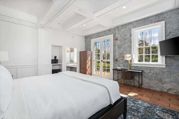 First floor Cozy King Room w/ Wine Country Charm - Image 1