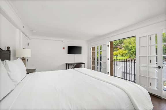 Private King Room, Wine country Sonoma Stonehouse - Image 1