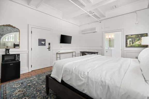 Sonoma Stonehouse, King Room at Boutique Hotel - Image 1