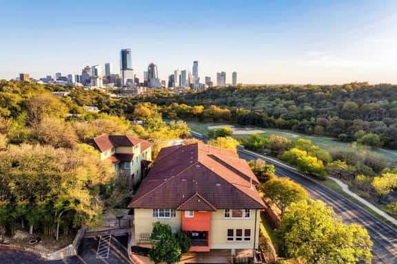 The Lamar Lookout + 3BR + Skyline Views in Austin - Image 1