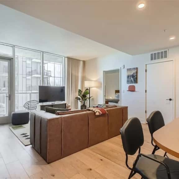 2BD Condo-Rainey St-Best views-RT Pool - Image 1