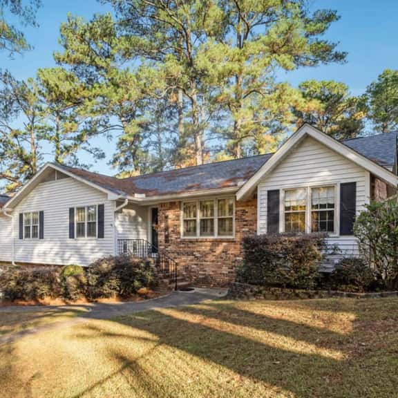 5BR home near University w/ Big Yard & Pool Table470 - Image 1