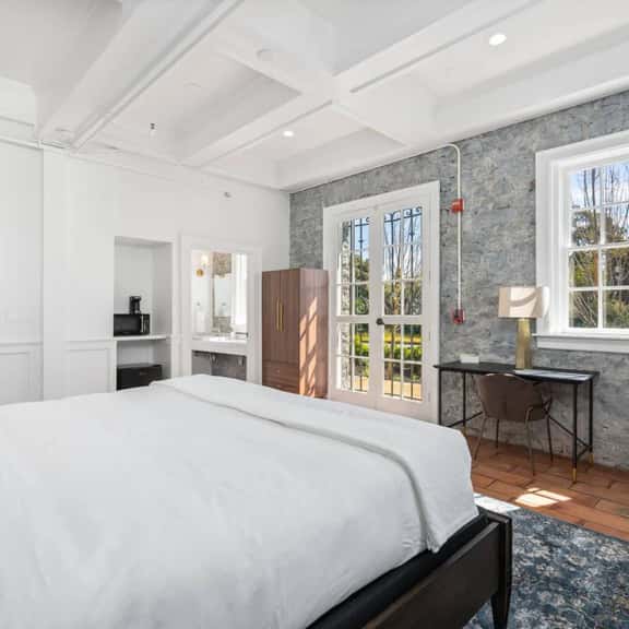 First floor Cozy King Room w/ Wine Country Charm - Image 1