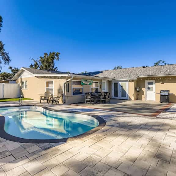 New Sunrise Sanctuary, 4BR home w/ pool & jacuzzi - Image 1