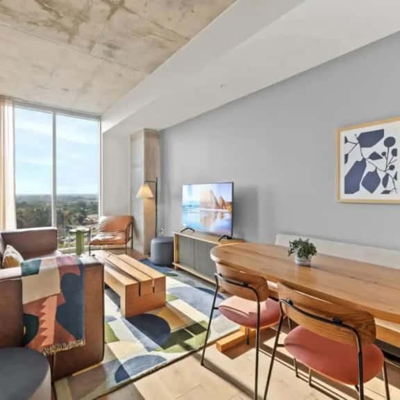 NEW! 1BR Scenic Retreat w/ Rooftop pool |Rainey St - Image 1