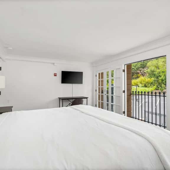 Private King Room, Wine country Sonoma Stonehouse - Image 1