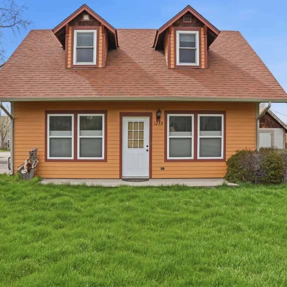 River Road Cottage · 2BR Near Trails & Downtown - Image 1