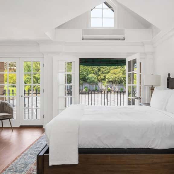Sonoma Stonehouse Luxury Room in Boutique Hotel - Image 1