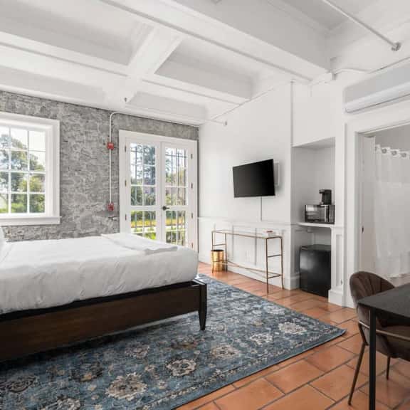 Sonoma Stonehouse, King room w/ Private Patio - Image 1