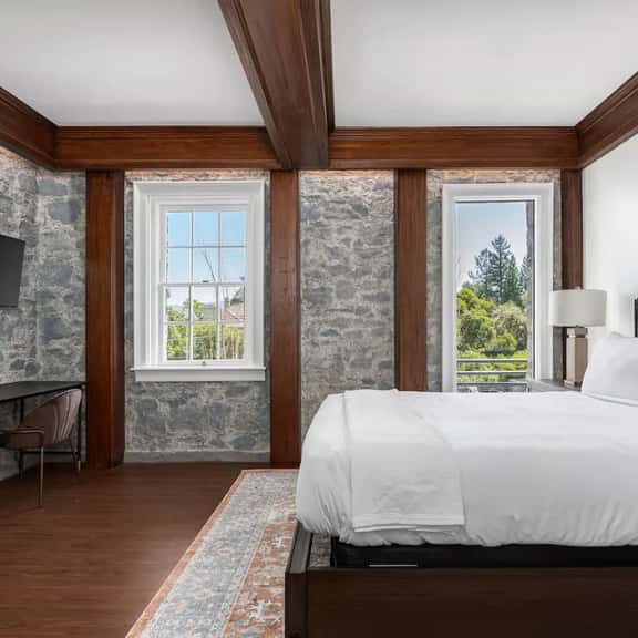 Sonoma Wine Country Escape • 1BR Queen Room - Image 1