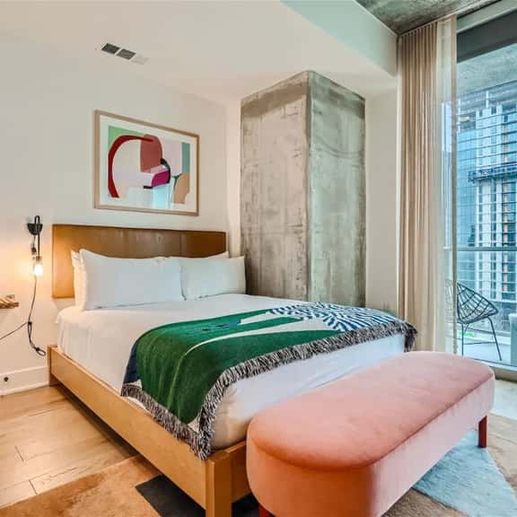 Studio + Views +Rooftop pool |Rainey St - Image 1