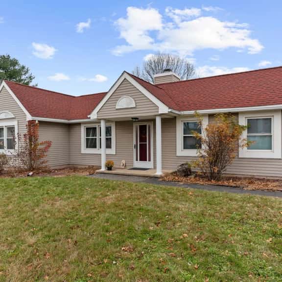 Willow Haven 2BR Cozy Retreat, Close to Hartford - Image 1
