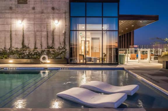 2BR + Luxury +Views +Rooftop pool in Austin