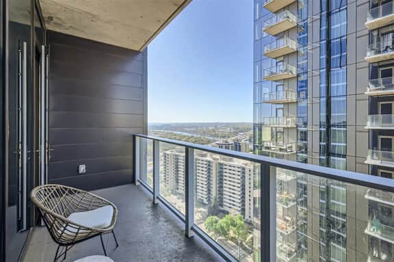 2BR + Luxury +Views +Rooftop pool in Austin