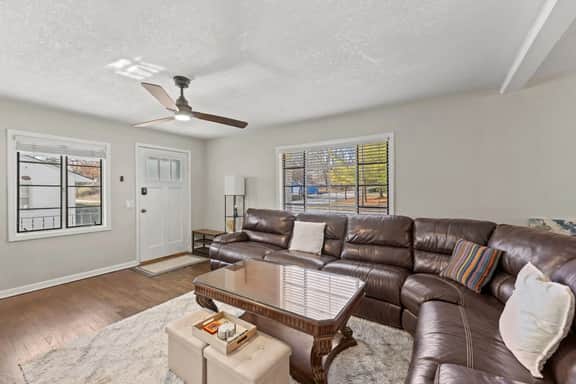 Cozy Ranch Retreat, near Liberty Triangle w/ EV