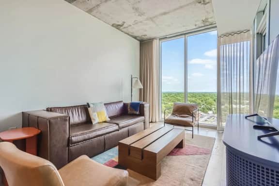 Modern Downtown Condo*Rooftop pool*Top Amenities