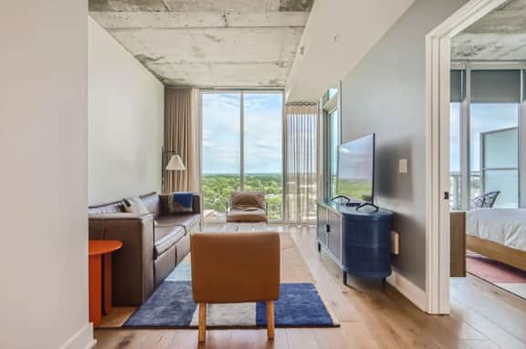 Modern Downtown Condo*Rooftop pool*Top Amenities