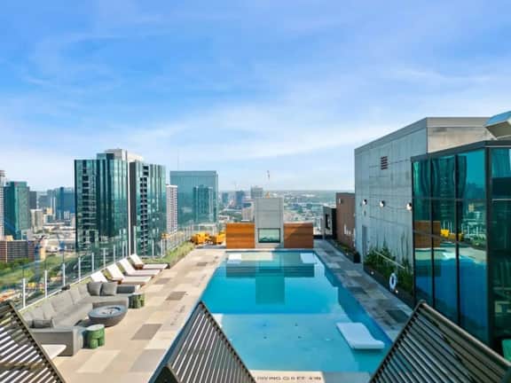 NEW! 1BR Scenic Retreat w/ Rooftop pool |Rainey St
