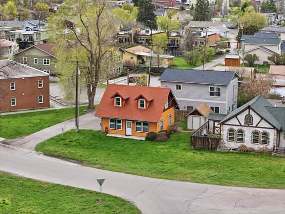 River Road Cottage · 2BR Near Trails & Downtown