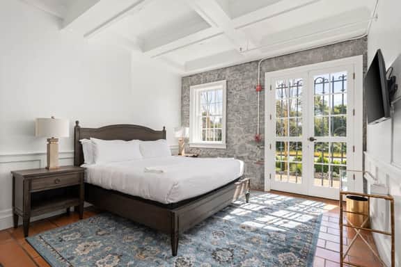 Sonoma Stonehouse, King room w/ Private Patio