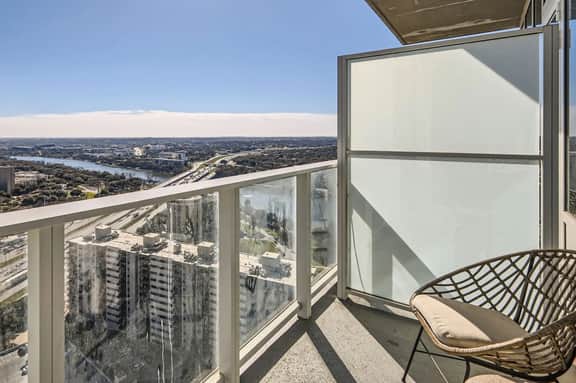 Take in the views + 1BR + Rooftop pool