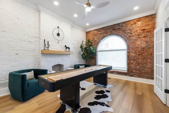 The Kentucky Keepsake Manor + Shuffleboard