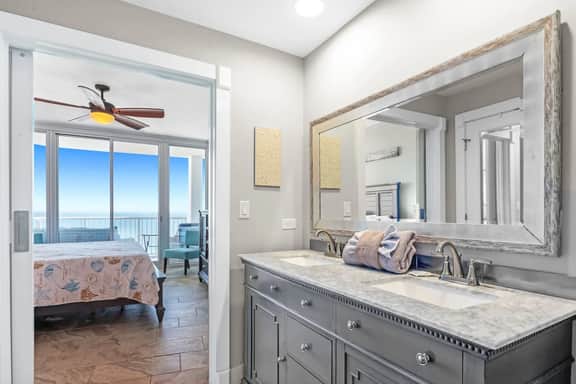 The Whale Rider + Ocean Views + 3BR