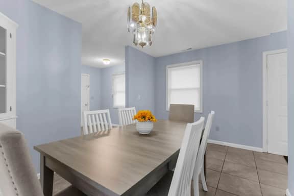 Willow Haven 2BR Cozy Retreat, Close to Hartford