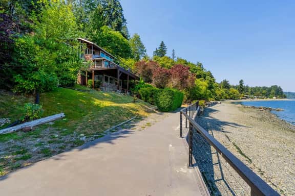 Sea & Sky | Beachfront Escape w/ Stunning Views - Image 4