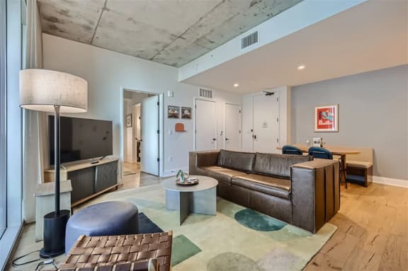2BR + Luxury +Views +Rooftop pool in Austin