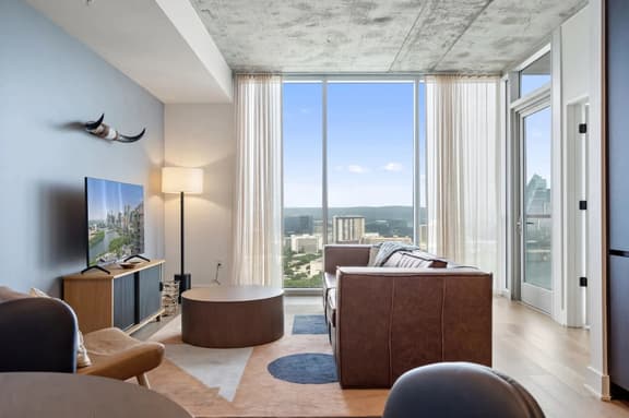 2BR Lux Highrise + Austin + Vibrant Rainey St