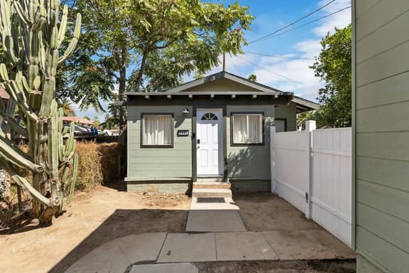 2BR Tiny Home near Mission Inn Festival of Lights
