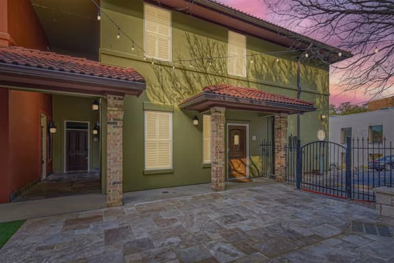 3BR condo w/ balcony & park views