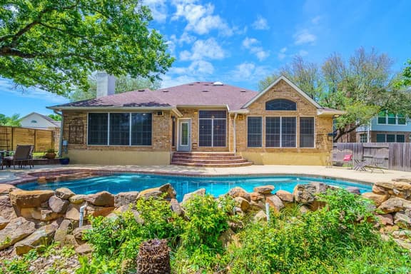 3BR home w/ private pool + 3 mins 2 Riverplace