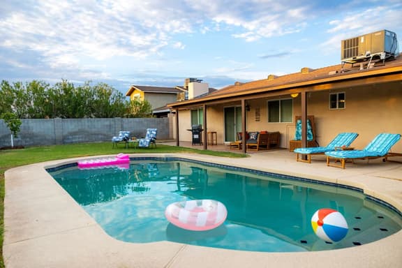 Arizona Daydream, getaway w/ pool & home theater
