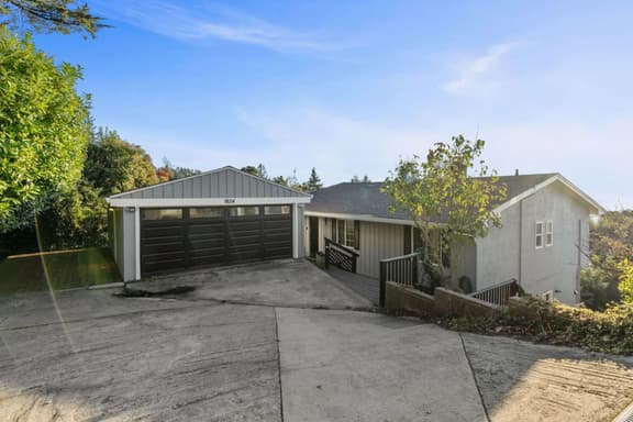 Bayview Bliss | Panoramic Views | In-Law Suite